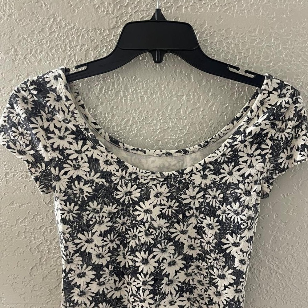 Mossimo white and navy daisy print cotton & spandex crop top Size XS